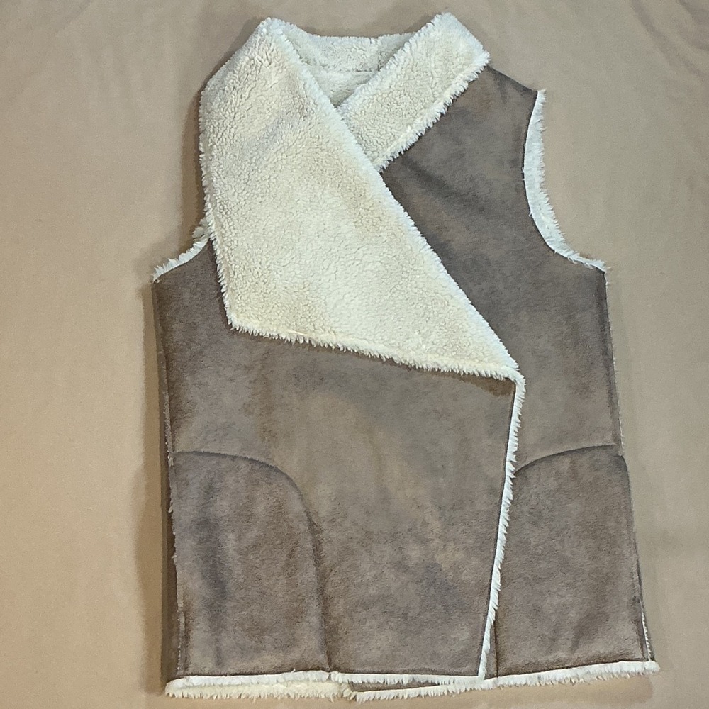 Velvet by Graham Spencer Faux Suede Womens Size L Sherpa Lined open Front Vest